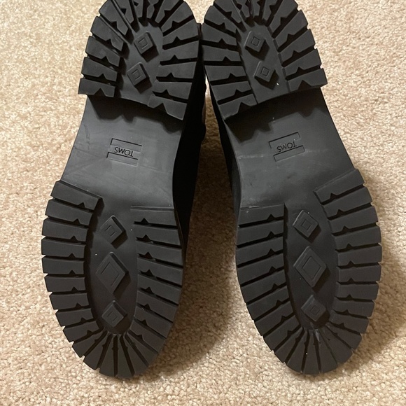 Tom’s Boots - Picture 2 of 2